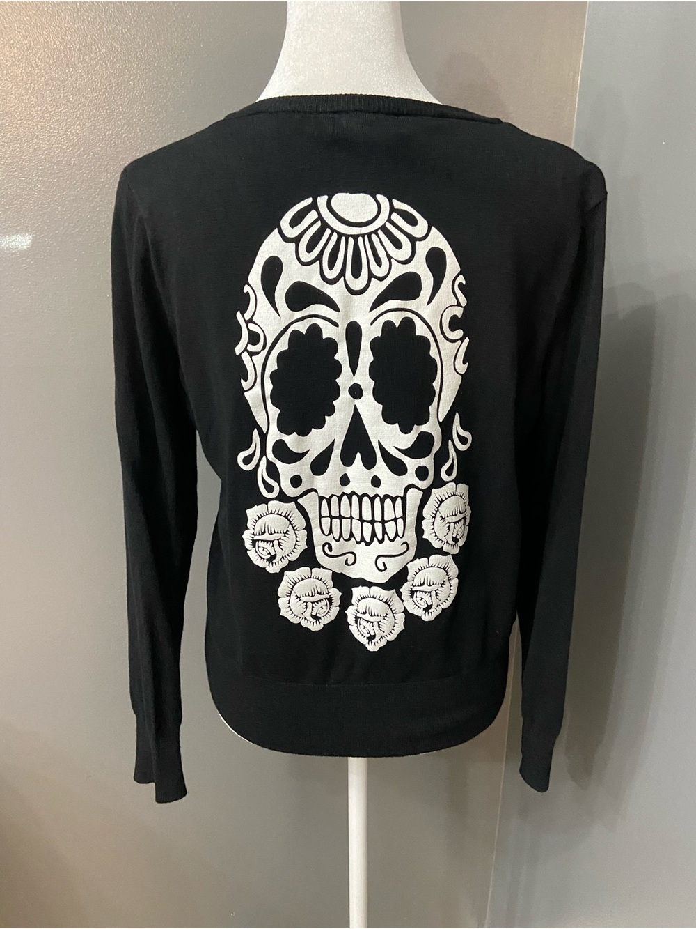 Teenage Runaway Black Cardigan Sweater W/Large Skull On Back 2 Roses On Front XL